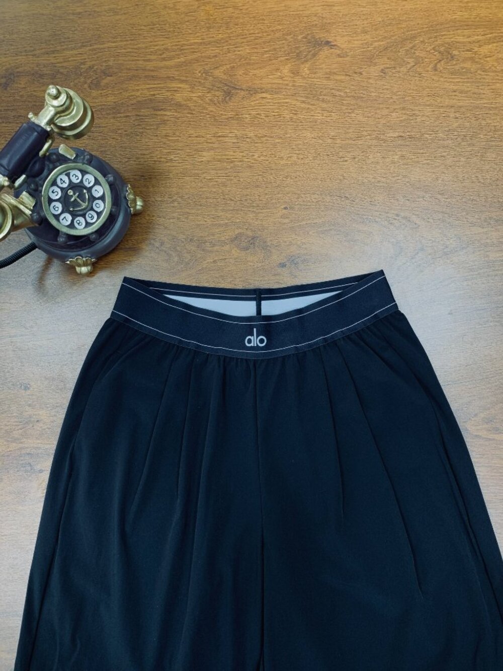 NWT Alo Yoga Black Straight leg Pants Casual Trousers😊Regular 30" Inseam👖 - Picture 3 of 7